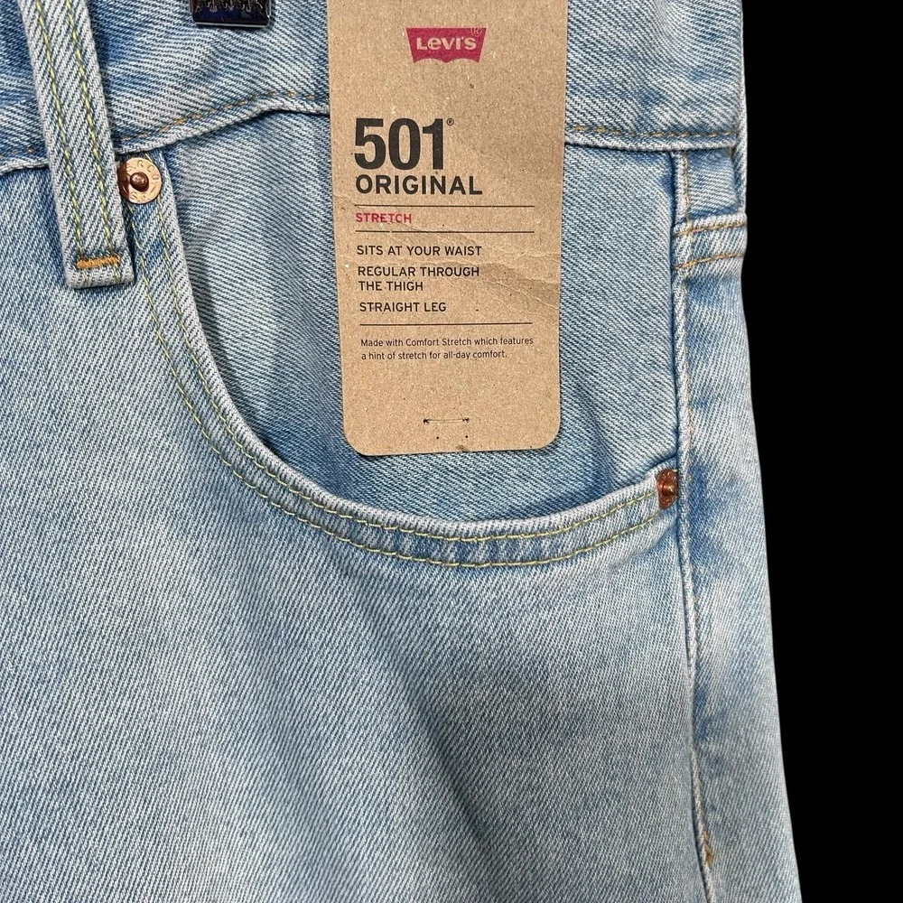 Levis Men's 501 Original Fit Jeans Size 40x34 Blue Light Wash Button Fly Closure